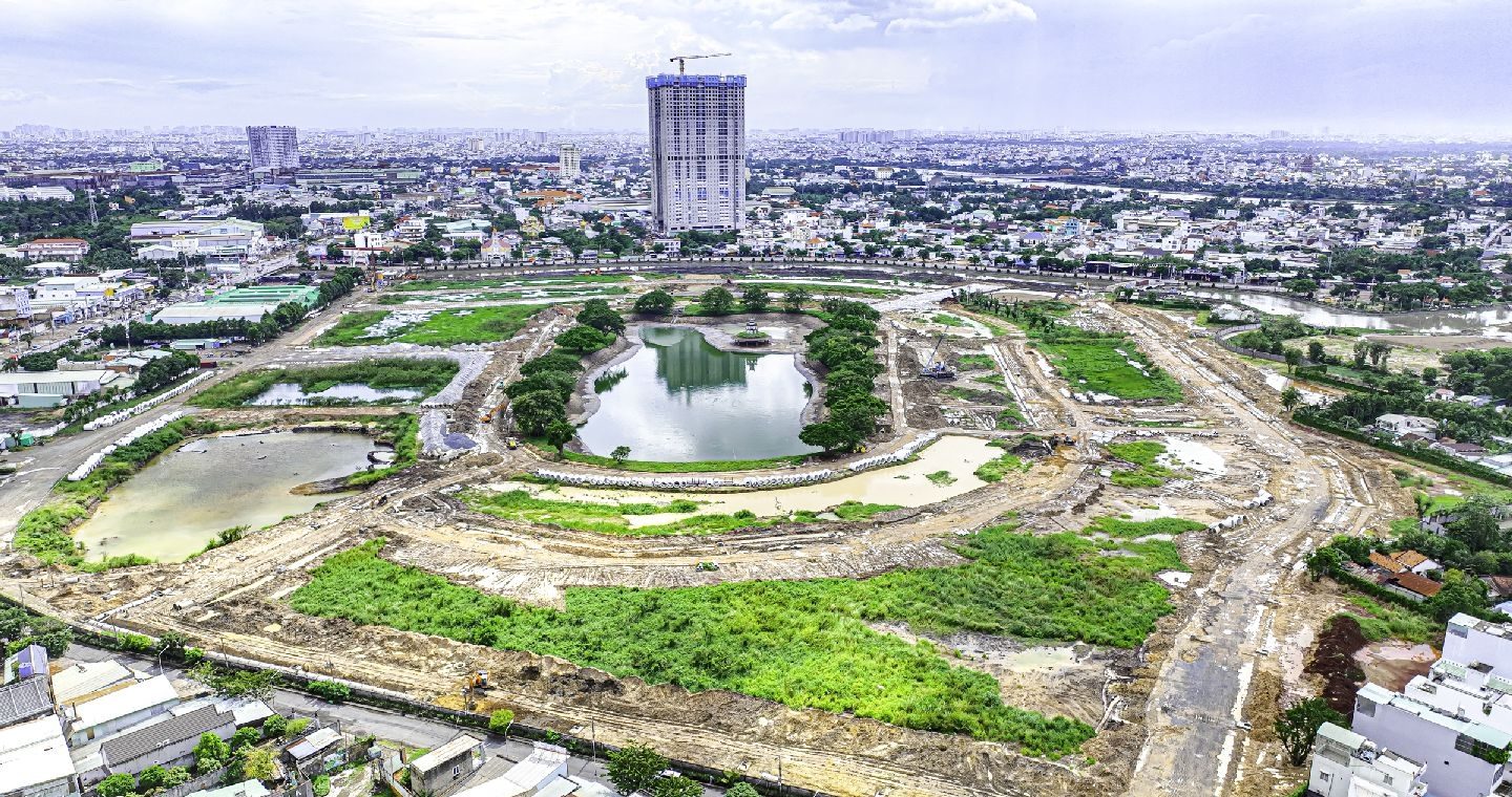 tien do xay dung ho guom xanh thuan an thang10 2025 07 e1766564532210